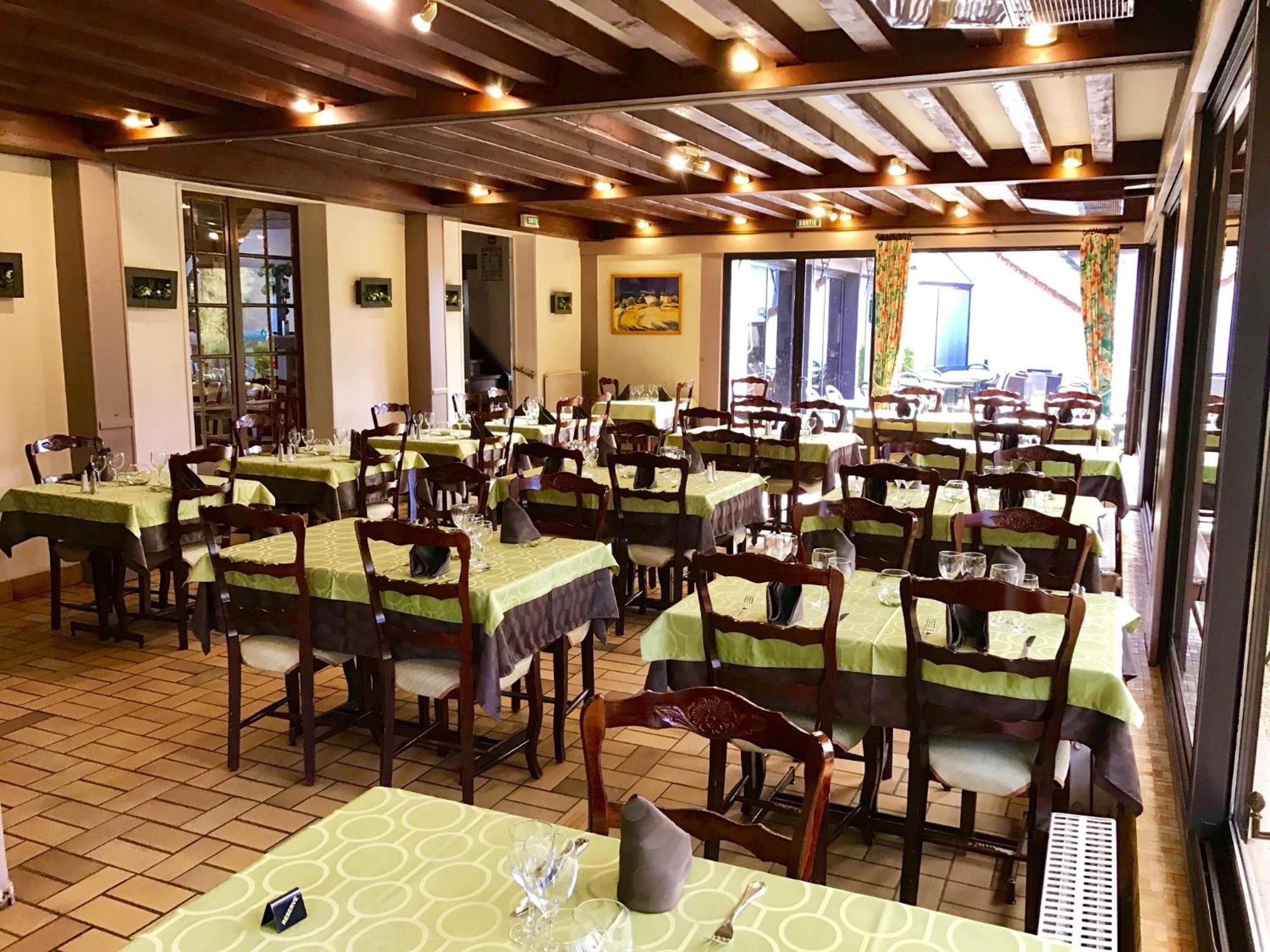 Hotel Restaurant Le Relais De Pouilly Exterior photo