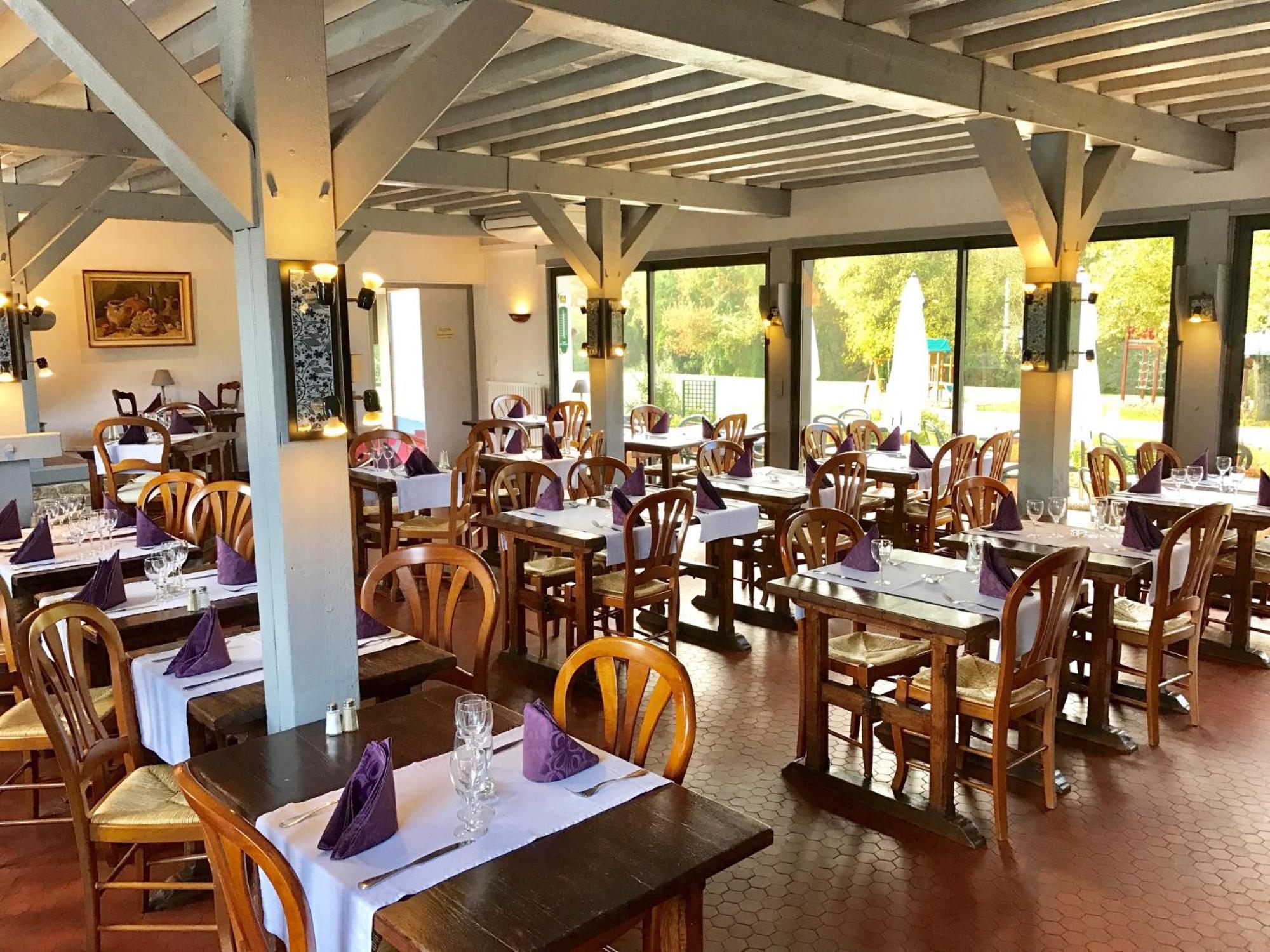 Hotel Restaurant Le Relais De Pouilly Exterior photo