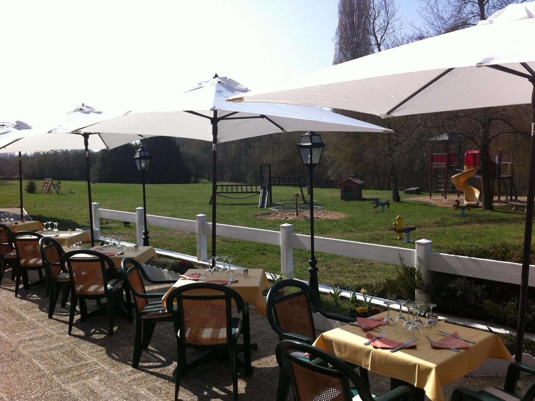 Hotel Restaurant Le Relais De Pouilly Exterior photo
