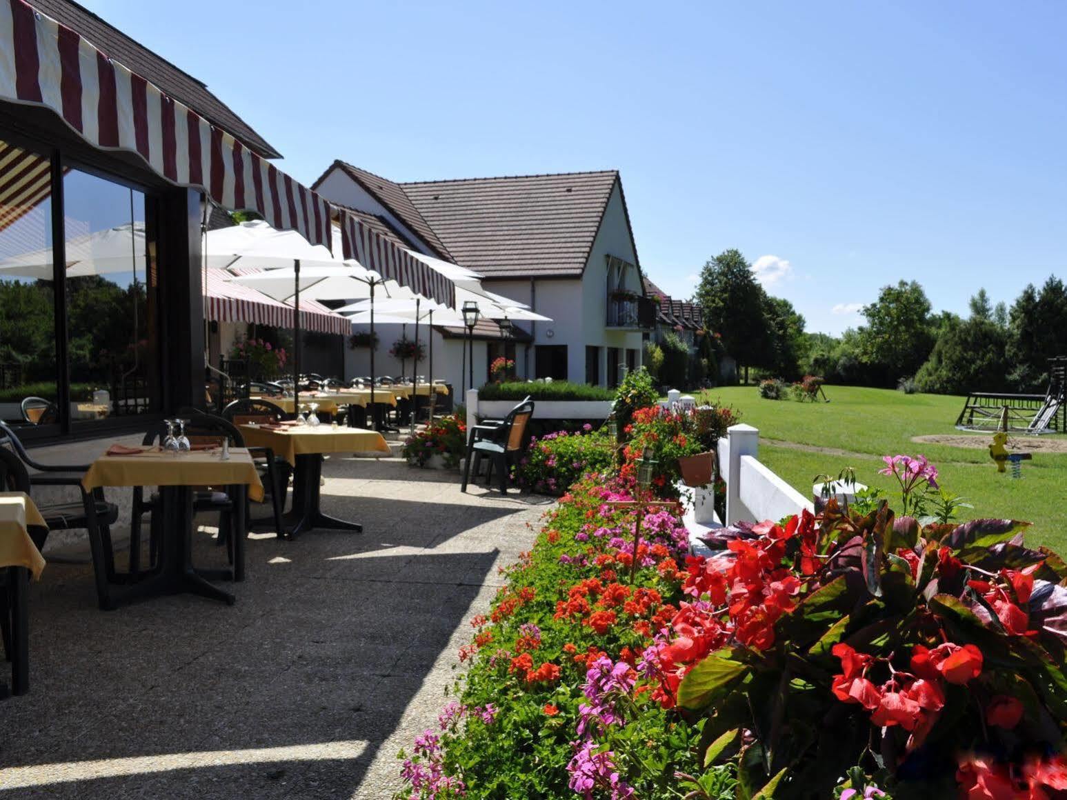 Hotel Restaurant Le Relais De Pouilly Exterior photo